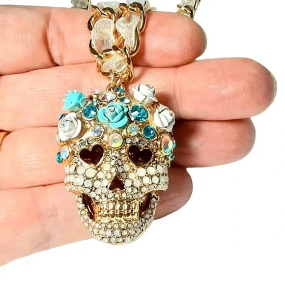 Betsey Johnson Crystal & Flower Sugar Skull Gold Tone Pendant Necklace NEW - Picture 5 of 13